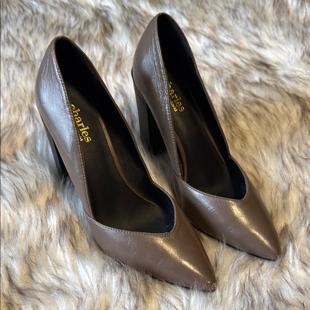 C h a r l e s D a v i d • Brown taupe heels